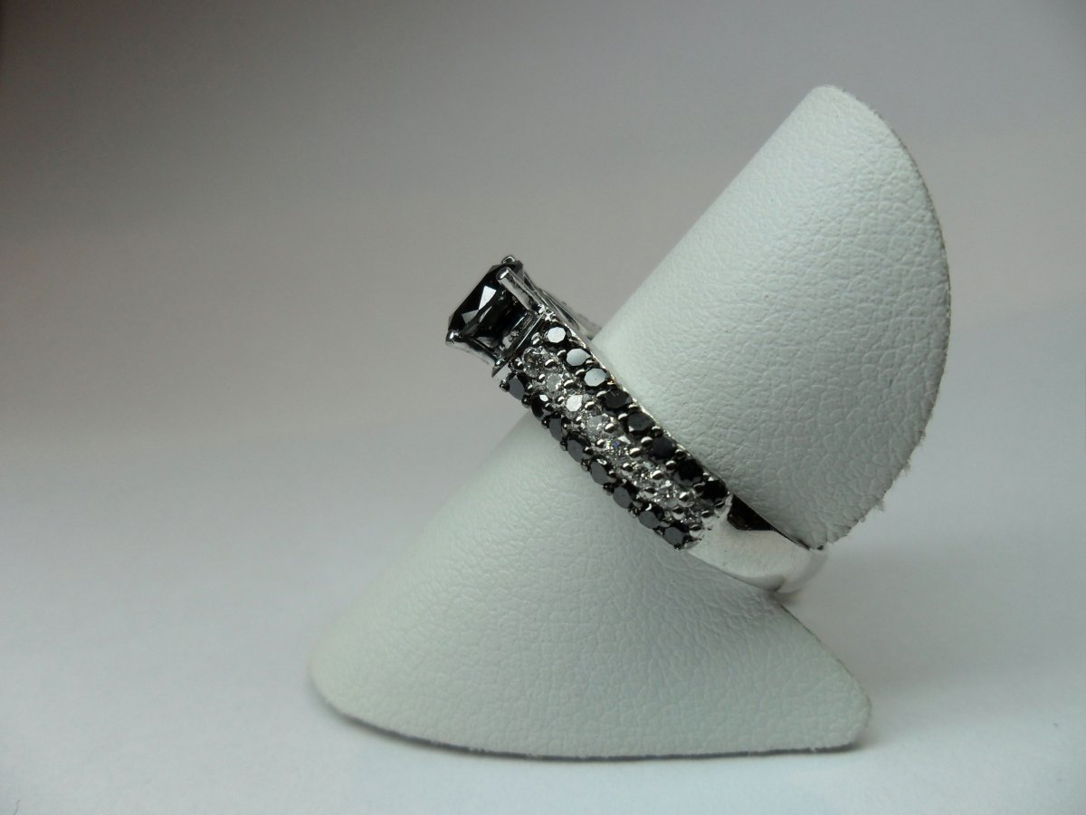 Pavé Solitair Ring met Zwart Diamant Witgoud
